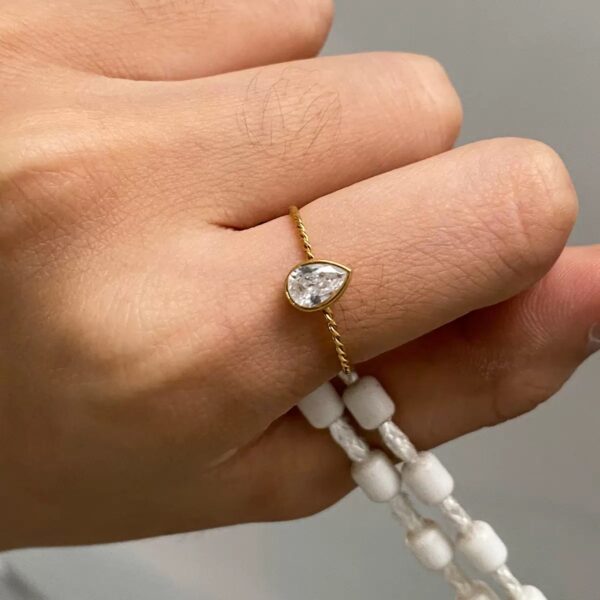 Klir office wearing zircon rings sets ins luxe jewelry