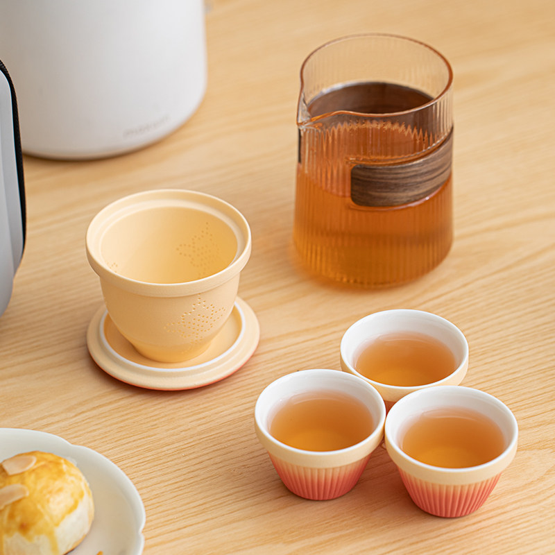Gradient multifunctional tea and coffee separation travel tea set